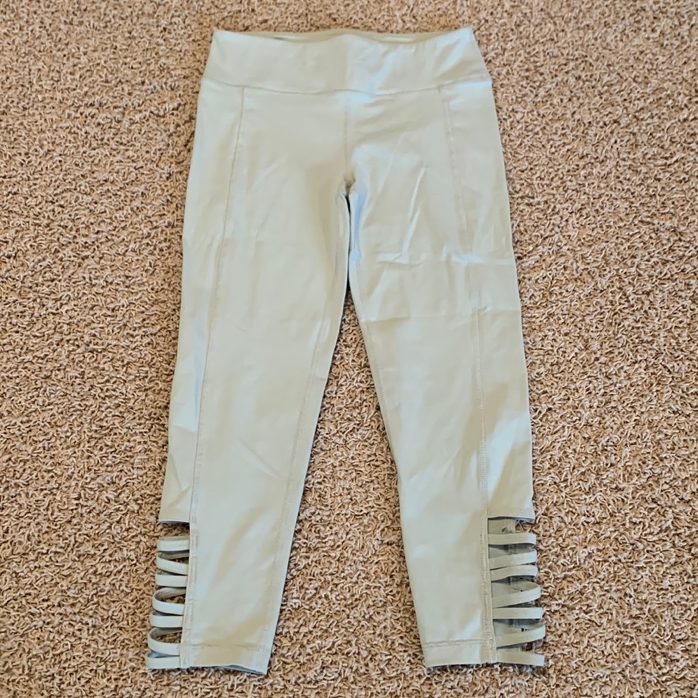Mono B capri